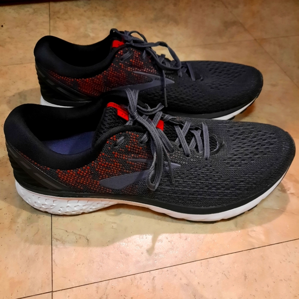 Brooks Ghost 11 Men's Running Shoes size 12.5 D (medium width)